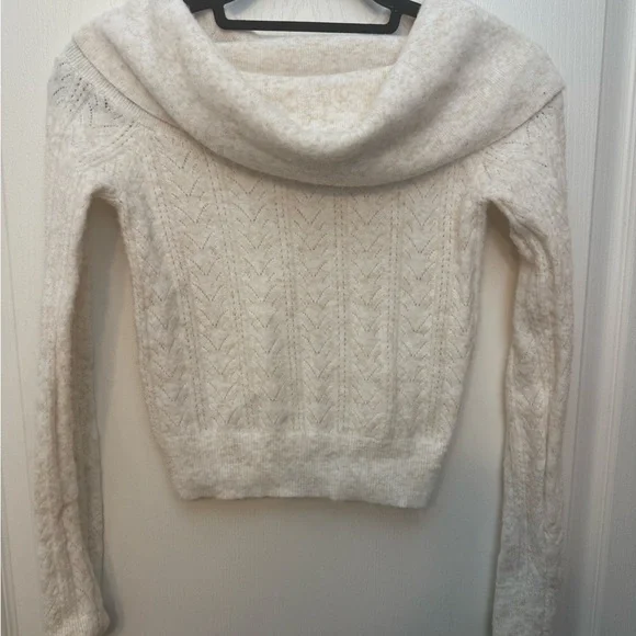 Elegant Cream Sweater super soft - Picture 4 of 4